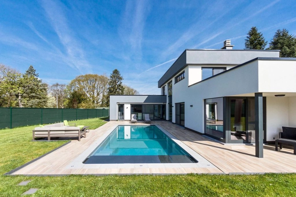 Piscine coque enterrée