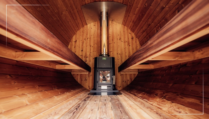 Sauna infrarouge vs sauna traditionnel : comparatif complet (Bienfaits, prix, consommation, installation)